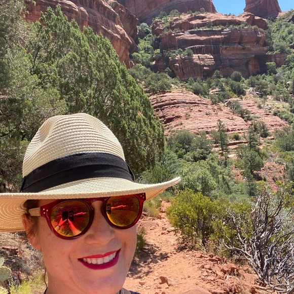 Meet your Posher, Jade - Picture 2 of 2